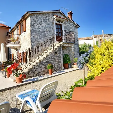 Maslina For Max 8 Persons With Garden, 12km From Porec Gostinjska kuća