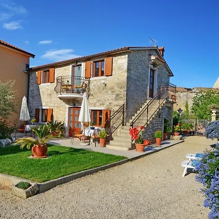 Maslina For Max 8 Persons With Garden, 12km From Porec Gostinjska kuća