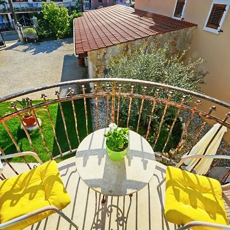 Maslina For Max 8 Persons With Garden, 12km From Porec Gostinjska kuća