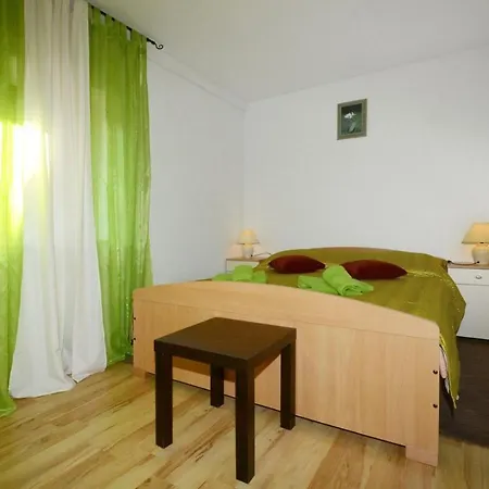 Maslina For Max 8 Persons With Garden, 12km From Porec Gostinjska kuća