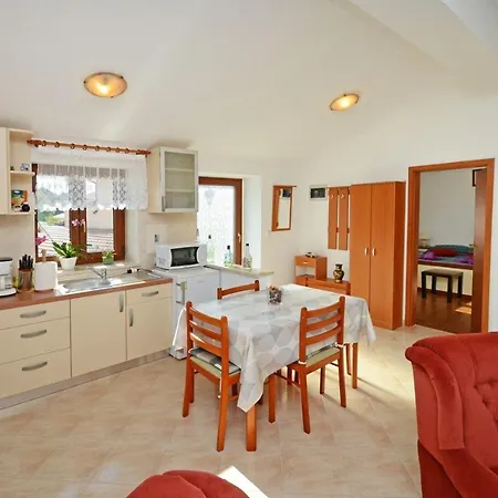 Maslina For Max 8 Persons With Garden, 12km From Porec Gostinjska kuća Baderna