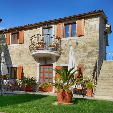 Maslina For Max 8 Persons With Garden, 12km From Porec Gostinjska kuća