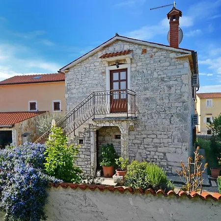 Maslina For Max 8 Persons With Garden, 12km From Porec *