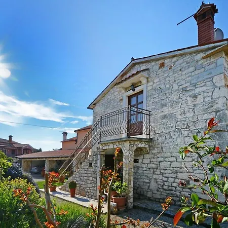 Maslina For Max 8 Persons With Garden, 12km From Porec