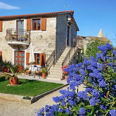 Konukevi Maslina For Max 8 Persons With Garden, 12km From Porec