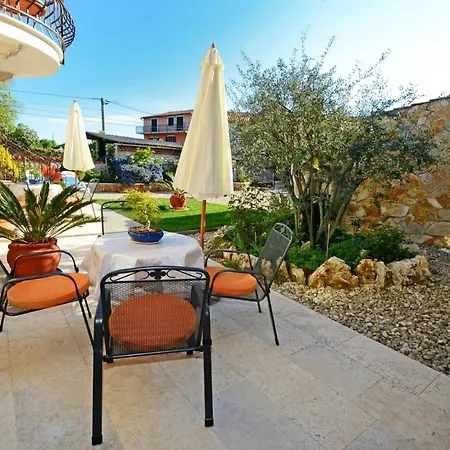 Guest house Maslina For Max 8 Persons With Garden, 12km From Porec *