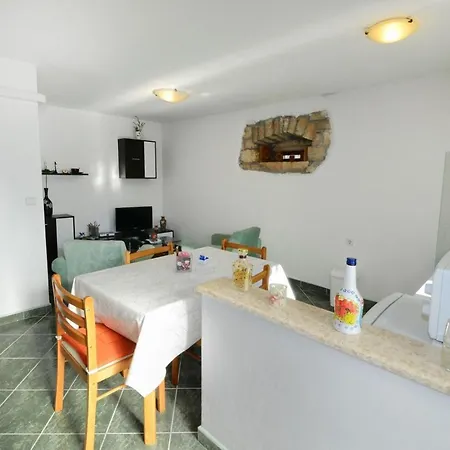 Maslina For Max 8 Persons With Garden, 12km From Porec *