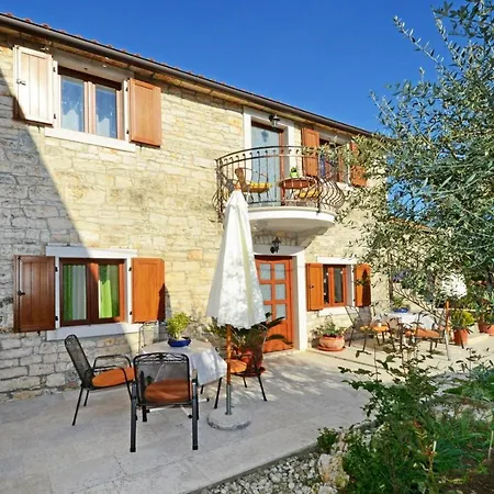 Maslina For Max 8 Persons With Garden, 12km From Porec Guest house