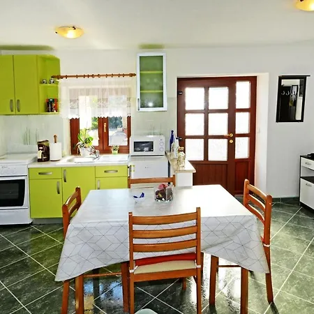 Guest house Maslina For Max 8 Persons With Garden, 12km From Porec *