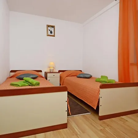 Guest house Maslina For Max 8 Persons With Garden, 12km From Porec Baderna