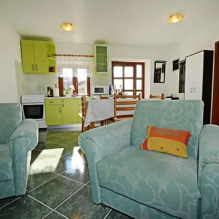 Guest house Maslina For Max 8 Persons With Garden, 12km From Porec Baderna
