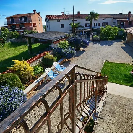 Maslina For Max 8 Persons With Garden, 12km From Porec Guest house Baderna