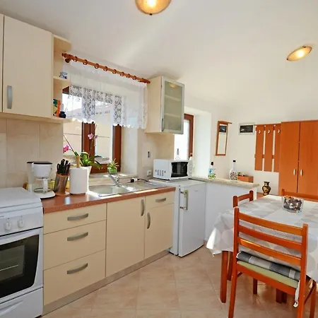 Guest house Maslina For Max 8 Persons With Garden, 12km From Porec