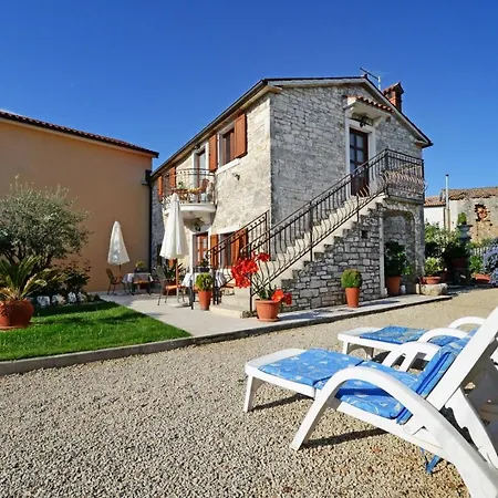 Maslina For Max 8 Persons With Garden, 12km From Porec Guest house