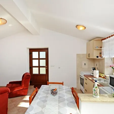 Maslina For Max 8 Persons With Garden, 12km From Porec *