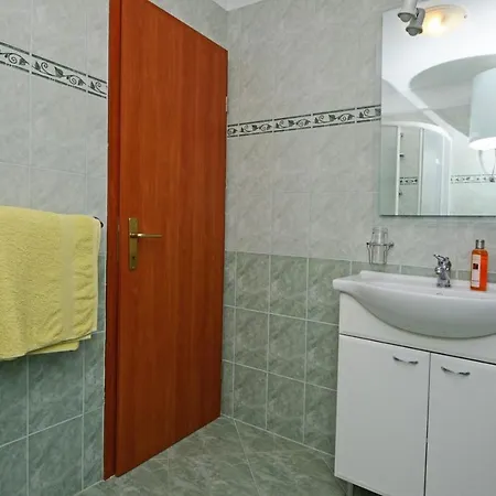 Maslina For Max 8 Persons With Garden, 12km From Porec