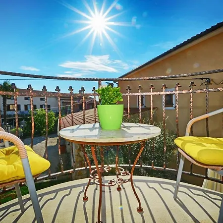 Maslina For Max 8 Persons With Garden, 12km From Porec
