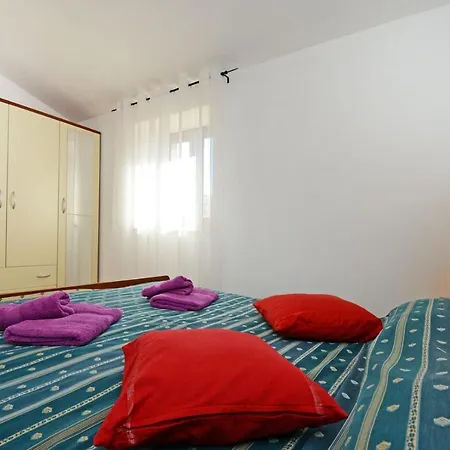 Maslina For Max 8 Persons With Garden, 12km From Porec