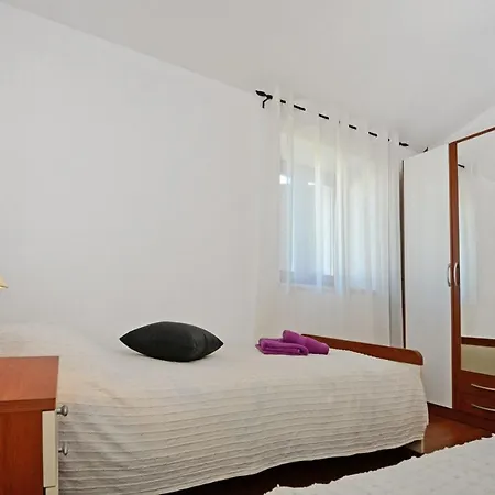 Maslina For Max 8 Persons With Garden, 12km From Porec Guest house Baderna