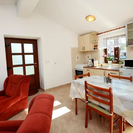Guest house Maslina For Max 8 Persons With Garden, 12km From Porec Baderna