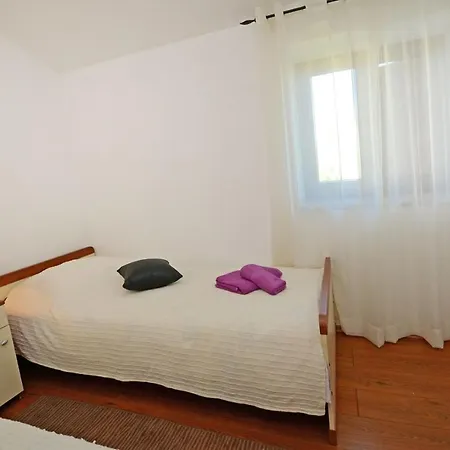 Maslina For Max 8 Persons With Garden, 12km From Porec Guest house